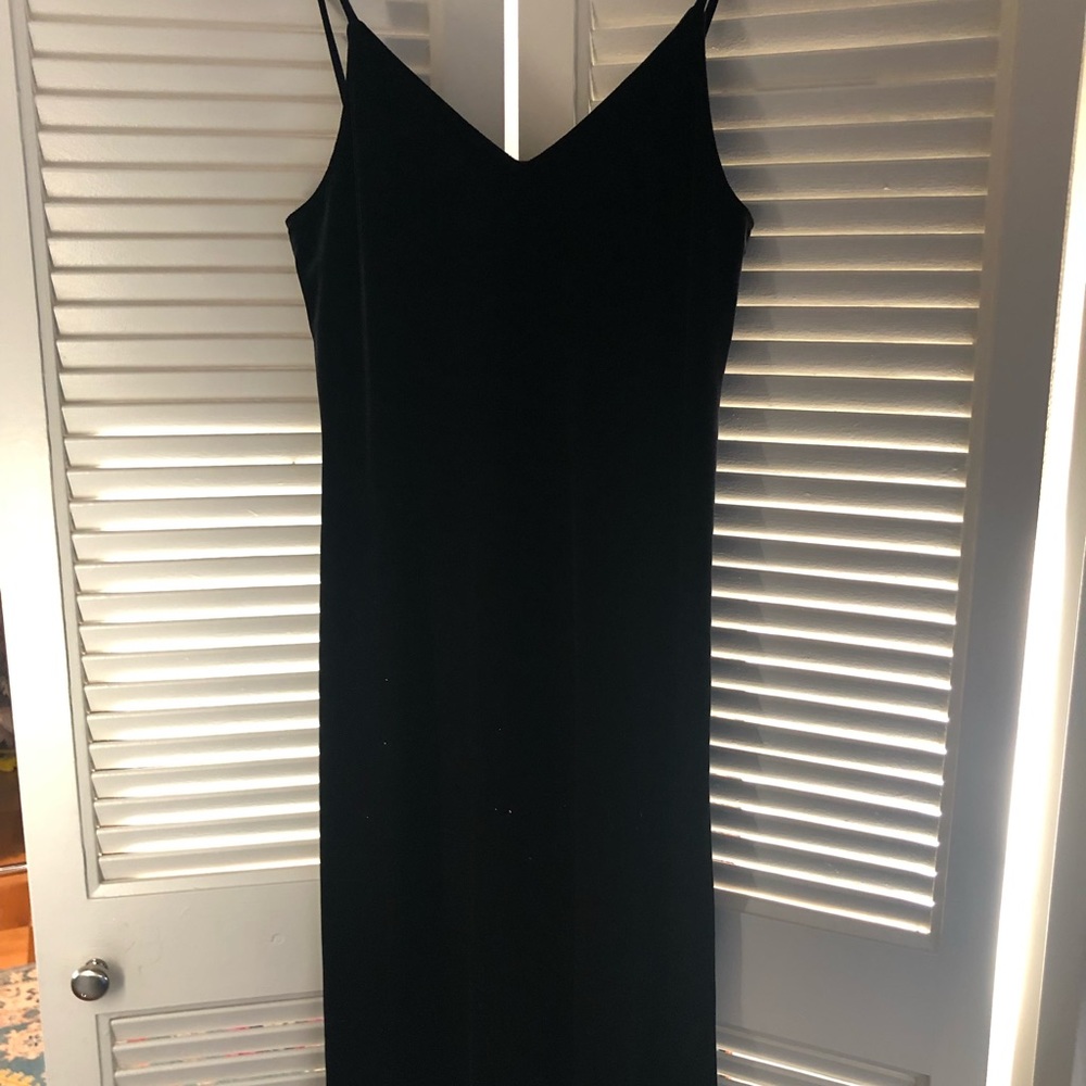 Velvet Uniqlo 90s style black dress
